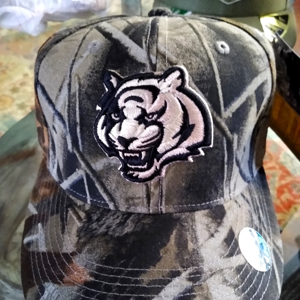 Cincinnati Bengals camouflage hat new with tags 7 1/8